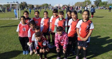 El futbol femenino del Club Sarmiento para muchas niñas es la única actividad en la zona
