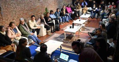 En DEMOS se realizó “Criar entre pantallas”: una charla a fondo sobre niñez, digitalidad y salud mental