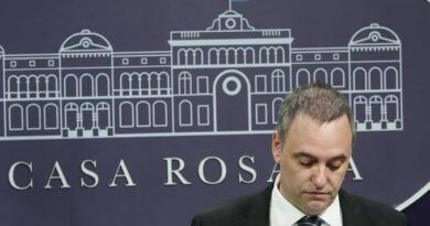 La “renuncia” de Adorni es una “fake”. Por: Jorge Altamira – Marcelo Ramal 